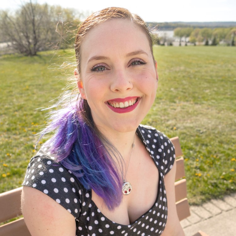 Lynne Sargent, author image